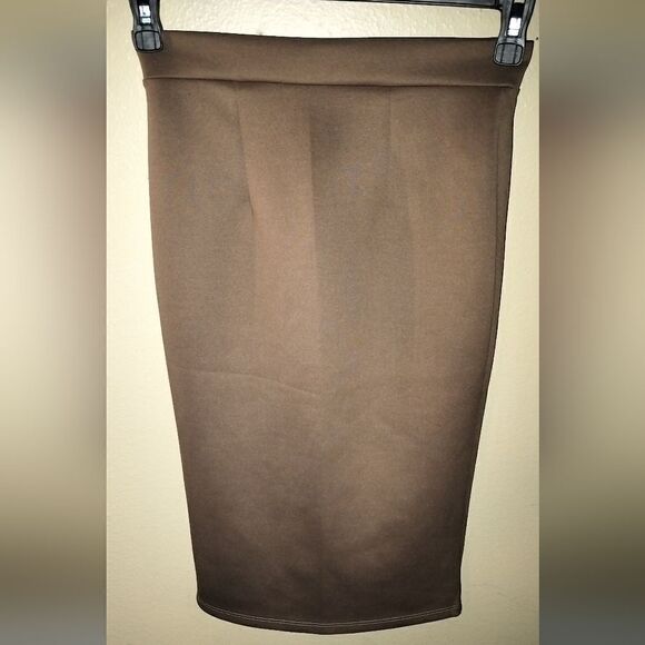 Size Medium tan colored pencil skirt - Picture 6 of 6